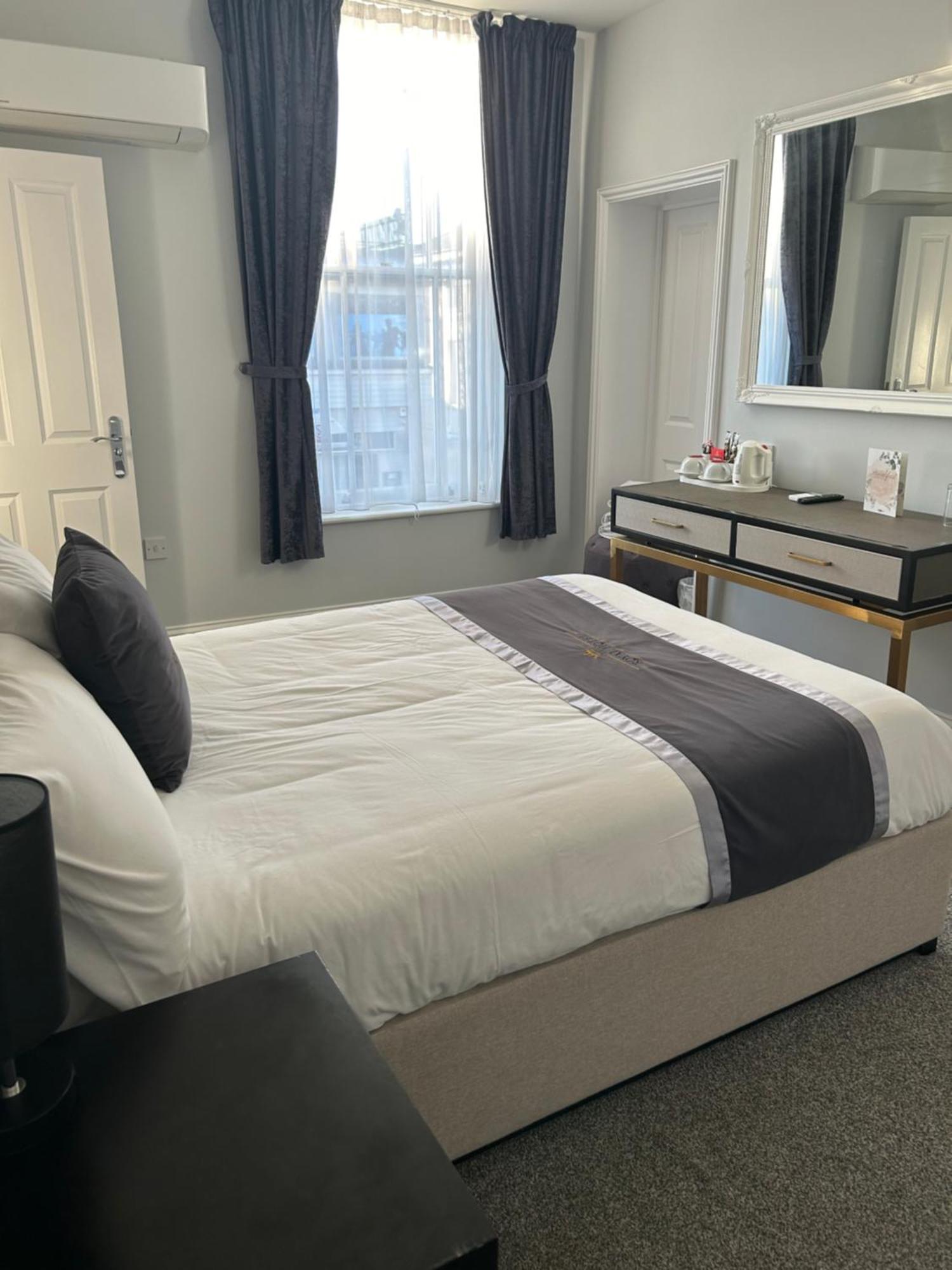 The Royal Hotel - Clacton On Sea Екстер'єр фото