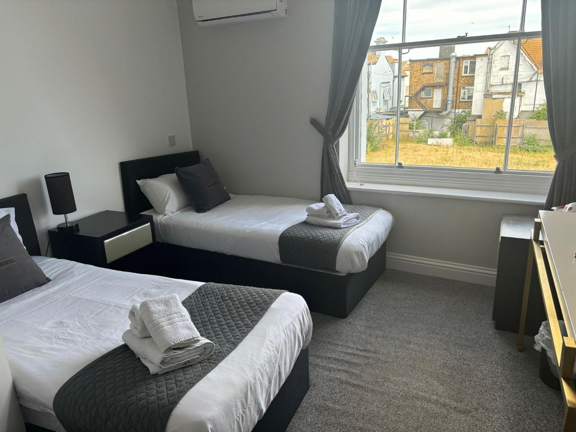 The Royal Hotel - Clacton On Sea Екстер'єр фото